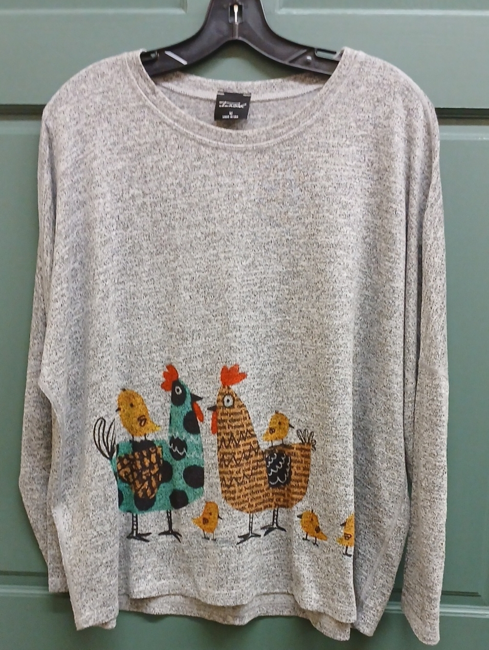 Inoah Grey Long-Sleeve Crewneck Top with Colorful Chicken Motif Size Medium